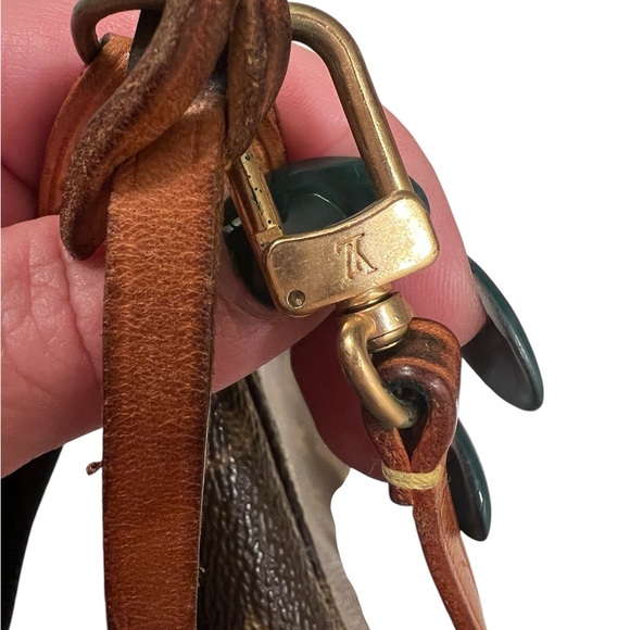 LV Pochette - Picture 6 of 7